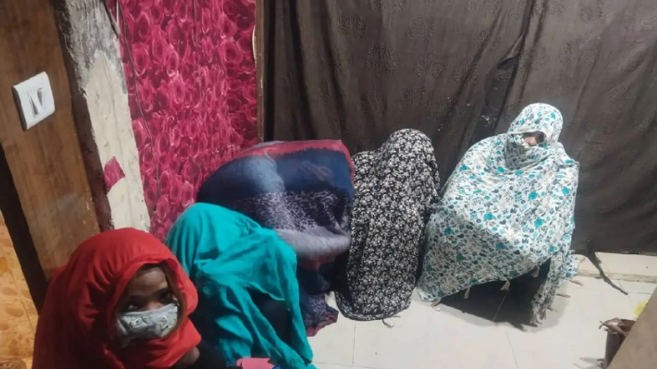 MP bhopal spa center sex racket crime branch Police raid workers arrested 