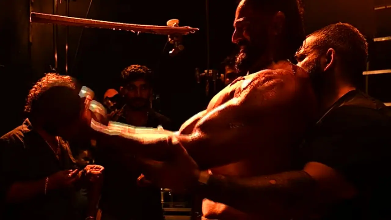 മാര്‍ക്കോയിലെ വയലൻസ് രംഗങ്ങള്‍ ചിത്രീകരിച്ചതിങ്ങനെ, വീഡിയോയില്‍ ഞെട്ടിച്ച് ഉണ്ണി മുകുന്ദന്റെ മേയ്‍ക്കോവര്‍