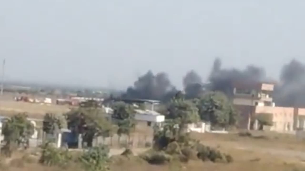 Gujarat: Three killed as Indian Coast Guard chopper crashes in Porbandar during routine sortie (WATCH) Gujarat: Three killed as Indian Coast Guard chopper crashes in Porbandar during routine sortie (WATCH)