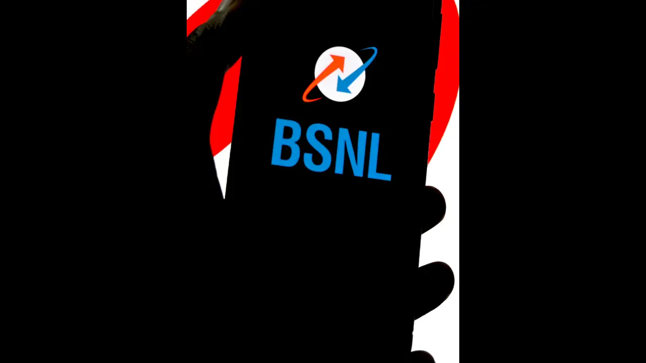 797 രൂപയ്ക്ക് റീച്ചാര്ജ് ചെയ്താല് 300 ദിവസം വാലിഡിറ്റിയോ! ബിഎസ്എന്എല്ലിന്റെ ഈ പ്ലാന് തകര്ക്കും 797 രൂപയ്ക്ക് റീച്ചാര്ജ് ചെയ്താല് 300 ദിവസം വാലിഡിറ്റിയോ! ബിഎസ്എന്എല്ലിന്റെ ഈ പ്ലാന് തകര്ക്കും