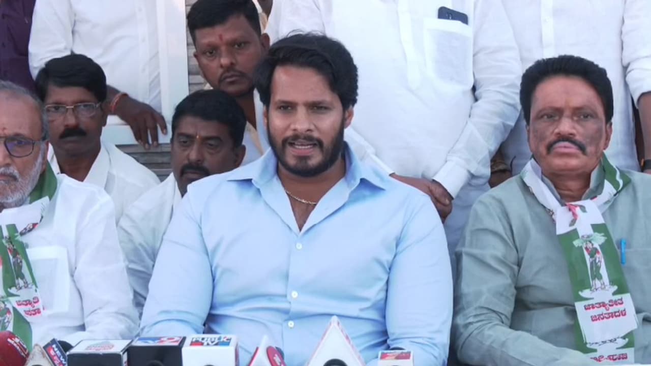 ಸದ್ದಿಲ್ಲದೆ ನಿಖಿಲ್ ಕುಮಾರಸ್ವಾಮಿ ಪಕ್ಷ ಸಂಘಟನೆ; ಜೆಡಿಎಸ್ ಕಾರ್ಯಕರ್ತರನ್ನ ಹುರಿದುಂಬಿಸಲು ಉತ್ತರ ಕರ್ನಾಟಕ ಪ್ರವಾಸ! ಸದ್ದಿಲ್ಲದೆ ನಿಖಿಲ್ ಕುಮಾರಸ್ವಾಮಿ ಪಕ್ಷ ಸಂಘಟನೆ; ಜೆಡಿಎಸ್ ಕಾರ್ಯಕರ್ತರನ್ನ ಹುರಿದುಂಬಿಸಲು ಉತ್ತರ ಕರ್ನಾಟಕ ಪ್ರವಾಸ!