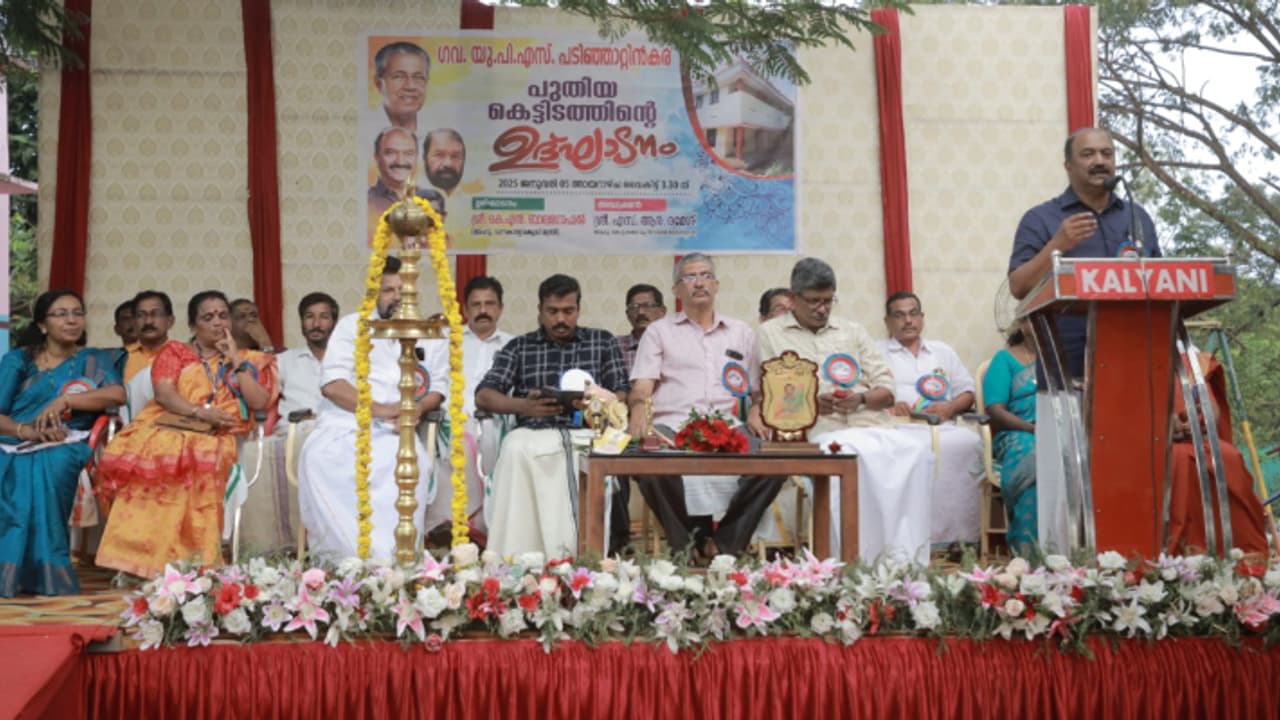 ഒരു കോടി 10 ലക്ഷം രൂപ ചെലവ്; പടിഞ്ഞാറ്റിൻകര സർക്കാർ യുപി സ്കൂളിലെ പുതിയ കെട്ടിടം ഉദ്ഘാടനം ചെയ്തു ഒരു കോടി 10 ലക്ഷം രൂപ ചെലവ്; പടിഞ്ഞാറ്റിൻകര സർക്കാർ യുപി സ്കൂളിലെ പുതിയ കെട്ടിടം ഉദ്ഘാടനം ചെയ്തു