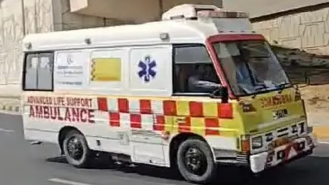 ആംബുലൻസ് പാഞ്ഞുകയറി; തിരുപ്പതി ക്ഷേത്രത്തിലേക്ക് കാൽനടയായി പോവുകയായിരുന്ന രണ്ട് സ്ത്രീകൾക്ക് ദാരുണാന്ത്യം