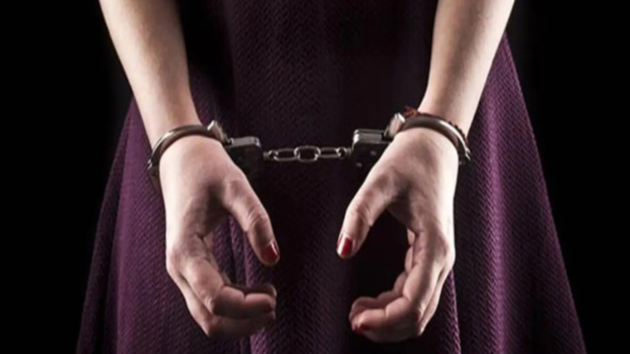 ശമ്പളം വർധിപ്പിച്ചില്ല; ബൈക്ക് ഷോറൂമിൽ നിന്ന് 6 ലക്ഷം രൂപയും ക്യാമറകളും മോഷ്ടിച്ച് ജീവനക്കാരൻ ശമ്പളം വർധിപ്പിച്ചില്ല; ബൈക്ക് ഷോറൂമിൽ നിന്ന് 6 ലക്ഷം രൂപയും ക്യാമറകളും മോഷ്ടിച്ച് ജീവനക്കാരൻ