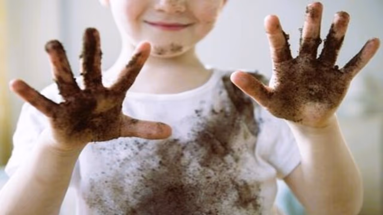 இந்த '4' பொருள் போதும் துணியில் படிந்த சேற்றுக் கறையை சுலபமாக நீக்கிவிடலாம்!