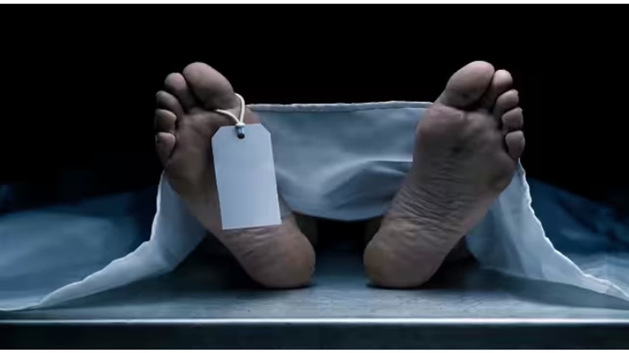 ഫോണിൽ കിട്ടിയില്ല, മാതാപിതാക്കൾ ഹോസ്റ്റലിലെത്തി; ഐഐടി ഖരഗ്പൂർ വിദ്യാർത്ഥിയായ മകനെ കണ്ടത് തൂങ്ങിമരിച്ച നിലയിൽ ഫോണിൽ കിട്ടിയില്ല, മാതാപിതാക്കൾ ഹോസ്റ്റലിലെത്തി; ഐഐടി ഖരഗ്പൂർ വിദ്യാർത്ഥിയായ മകനെ കണ്ടത് തൂങ്ങിമരിച്ച നിലയിൽ