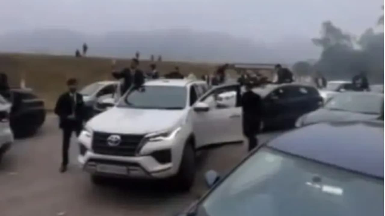 കണ്ടാൽ തോന്നില്ലെങ്കിലും ഇത് സ്കൂൾ വിദ്യാർത്ഥികളുടെ പാർട്ടിയാണ്; വെടിവെപ്പ് ഉൾപ്പെടെയുള്ള സംഭവങ്ങളിൽ അന്വേഷണം കണ്ടാൽ തോന്നില്ലെങ്കിലും ഇത് സ്കൂൾ വിദ്യാർത്ഥികളുടെ പാർട്ടിയാണ്; വെടിവെപ്പ് ഉൾപ്പെടെയുള്ള സംഭവങ്ങളിൽ അന്വേഷണം