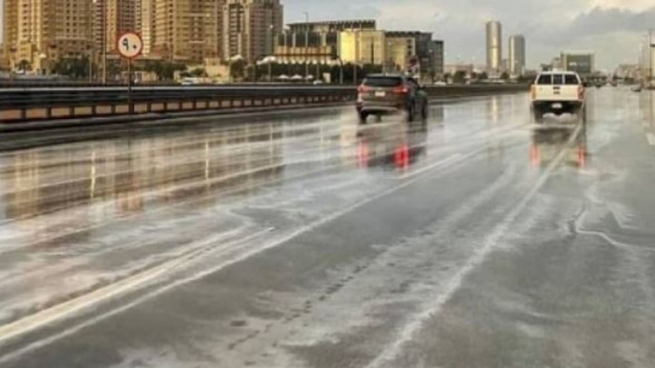 ജിദ്ദയിൽ കനത്ത മഴ, വെള്ളക്കെട്ട്; ജാഗ്രത പാലിക്കണമെന്ന് മുന്നറിയിപ്പ്