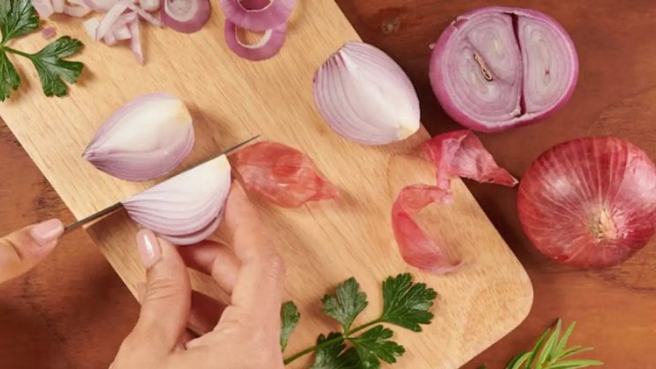 How to cut onions without tears