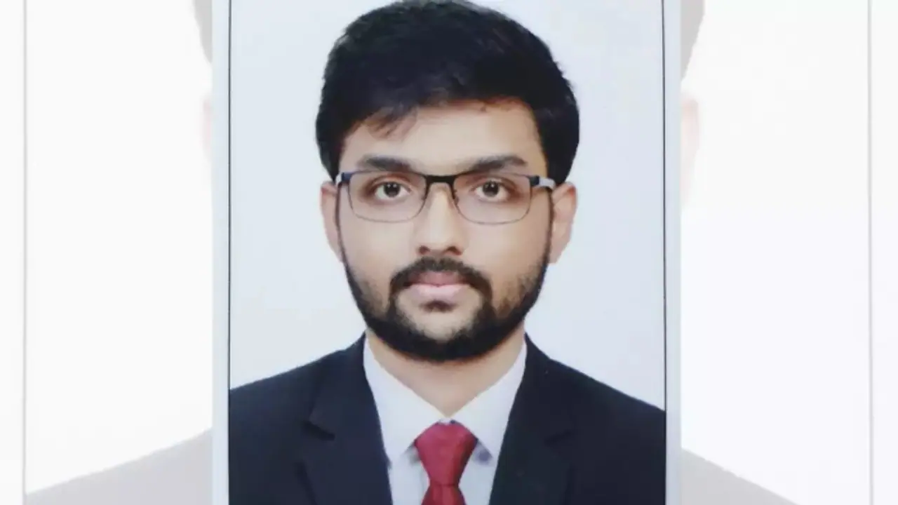 കൂട്ടുകാരോടൊപ്പം ജന്മദിനാഘോഷത്തിന് പിന്നാലെ ഐഐഎം വിദ്യാർഥി ഹോസ്റ്റൽ കെട്ടിടത്തിൽ നിന്ന് വീണുമരിച്ചു കൂട്ടുകാരോടൊപ്പം ജന്മദിനാഘോഷത്തിന് പിന്നാലെ ഐഐഎം വിദ്യാർഥി ഹോസ്റ്റൽ കെട്ടിടത്തിൽ നിന്ന് വീണുമരിച്ചു