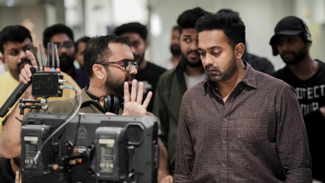 പൂര്ണ്ണ ചിത്രീകരണം ഗള്ഫില്; 40 ദിവസം കൊണ്ട് ആസിഫ് അലി ചിത്രം പൂര്ത്തിയായി പൂര്ണ്ണ ചിത്രീകരണം ഗള്ഫില്; 40 ദിവസം കൊണ്ട് ആസിഫ് അലി ചിത്രം പൂര്ത്തിയായി