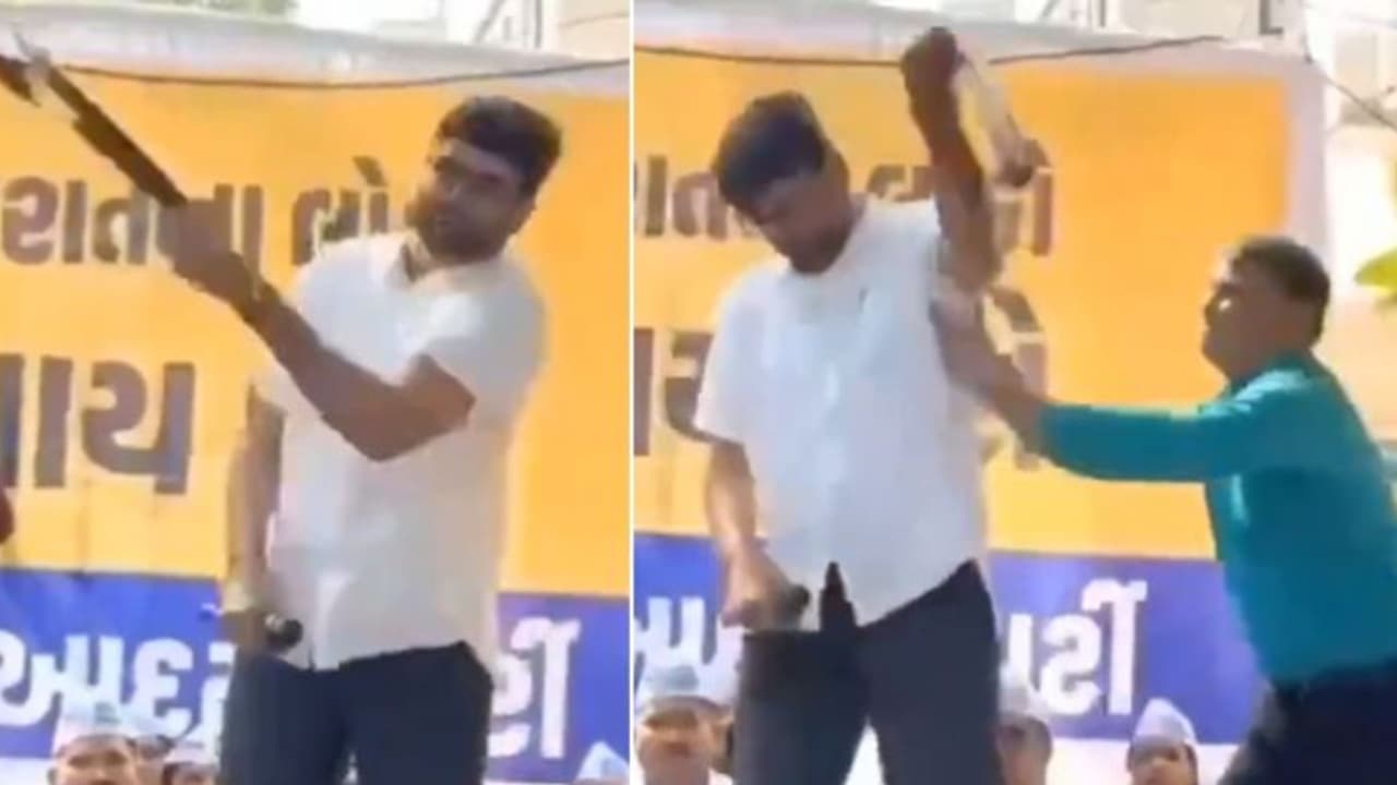 ബെൽറ്റൂരി സ്വയം അടിച്ച് എഎപി നേതാവ്; ചാട്ടയടി ഇരകൾക്ക് നീതി ഉറപ്പാക്കാൻ കഴിയാത്തതിൽ മാപ്പ് ചോദിച്ച്, വീഡിയോ ബെൽറ്റൂരി സ്വയം അടിച്ച് എഎപി നേതാവ്; ചാട്ടയടി ഇരകൾക്ക് നീതി ഉറപ്പാക്കാൻ കഴിയാത്തതിൽ മാപ്പ് ചോദിച്ച്, വീഡിയോ