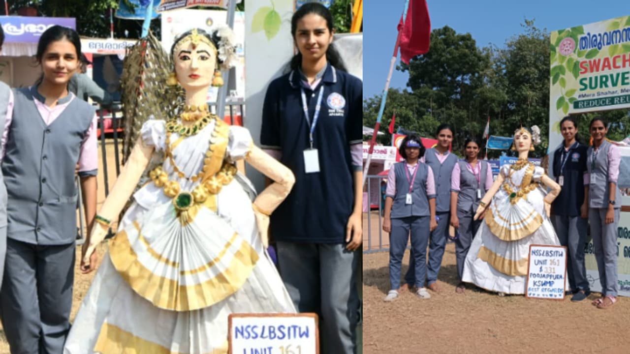 സെൻട്രൽ സ്റ്റേഡിയത്തിന് മുന്നിലൊരു 'മോഹിനി', ആരും നോക്കും! ശ്രദ്ധേയമായി അജൈവ മാലിന്യം കൊണ്ടുള്ള കലാരൂപം സെൻട്രൽ സ്റ്റേഡിയത്തിന് മുന്നിലൊരു 'മോഹിനി', ആരും നോക്കും! ശ്രദ്ധേയമായി അജൈവ മാലിന്യം കൊണ്ടുള്ള കലാരൂപം