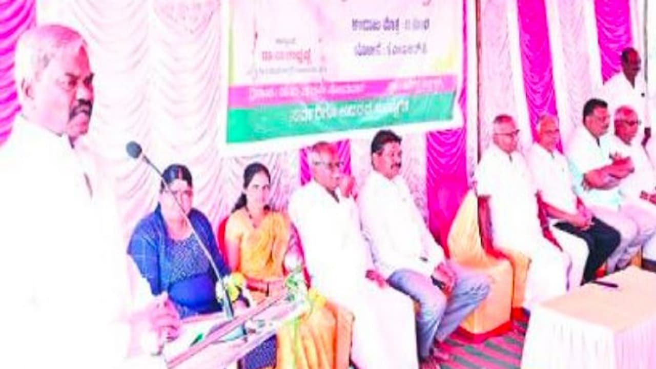 ರಾಜಕಾರಣದಲ್ಲಿ ಢೋಂಗಿತನ ಬಹಳ ದಿನ ನಡೆಯದು: ಶಾಸಕ ಚಂದ್ರಪ್ಪ ರಾಜಕಾರಣದಲ್ಲಿ ಢೋಂಗಿತನ ಬಹಳ ದಿನ ನಡೆಯದು: ಶಾಸಕ ಚಂದ್ರಪ್ಪ