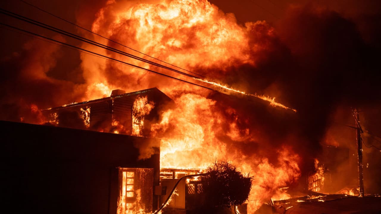 வரலாறு காணாத பேரழிவு; கலிஃபோர்னியாவை புரட்டிப்போட்ட காட்டூத்தீ; இதற்கு என்ன காரணம்?