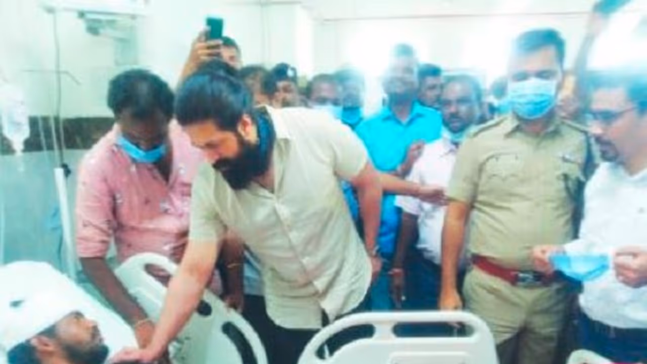 ಯಶ್ ಕಟೌಟ್ ದುರಂತಕ್ಕೆ ವರ್ಷ: ದುಡಿಯುವ ಮಕ್ಕಳನ್ನು ಕಳ್ಕೊಂಡ ಪೋಷಕರ ಕಣ್ಣೀರು ಒರೆಸದ ಸರ್ಕಾರ! ಯಶ್ ಕಟೌಟ್ ದುರಂತಕ್ಕೆ ವರ್ಷ: ದುಡಿಯುವ ಮಕ್ಕಳನ್ನು ಕಳ್ಕೊಂಡ ಪೋಷಕರ ಕಣ್ಣೀರು ಒರೆಸದ ಸರ್ಕಾರ!