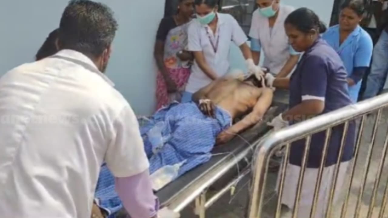 കൊല്ലത്ത് രണ്ടിടത്തായി വാഹനാപകടം: അയ്യപ്പ ഭക്തൻ മരിച്ചു; ഹരിത കർമ സേനാംഗങ്ങൾക്ക് ഗുരുതര പരുക്ക് കൊല്ലത്ത് രണ്ടിടത്തായി വാഹനാപകടം: അയ്യപ്പ ഭക്തൻ മരിച്ചു; ഹരിത കർമ സേനാംഗങ്ങൾക്ക് ഗുരുതര പരുക്ക്