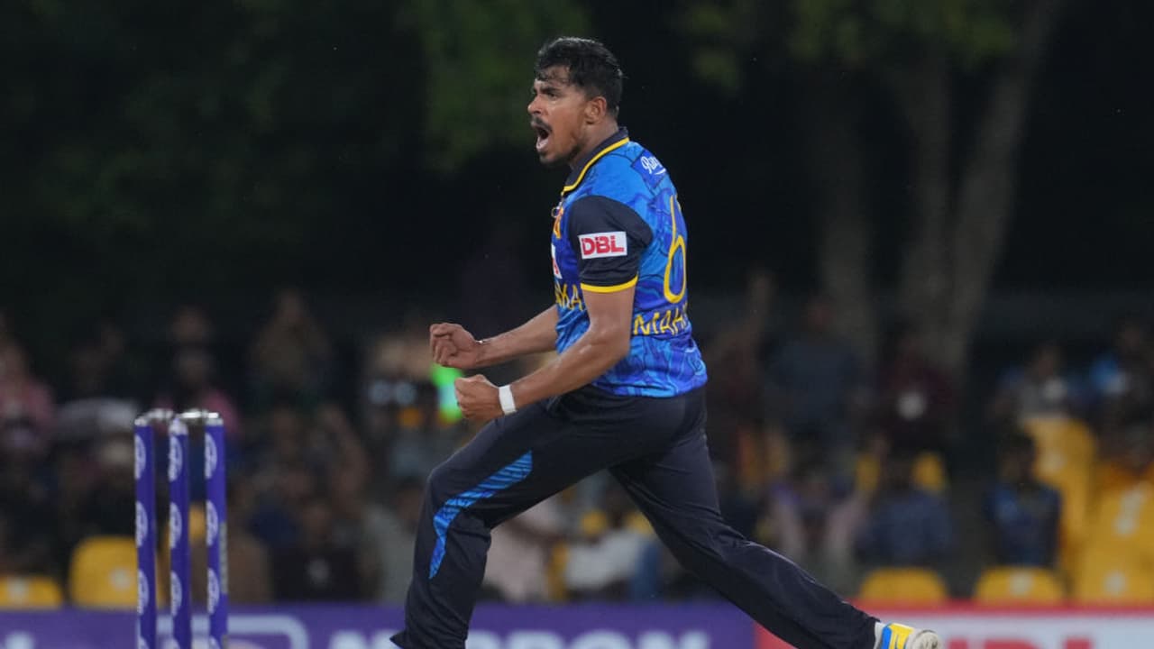 മഹീഷ് തീക്ഷണക്ക് ഹാട്രിക്ക്, എന്നിട്ടും വമ്പന്‍ തോല്‍വി വഴങ്ങി ശ്രീലങ്ക; ഏകദിന പരമ്പര ന്യൂസിലന്‍ഡിന്