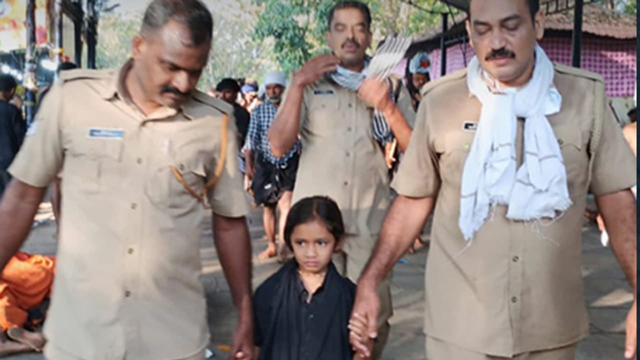 മലകയറവെ അച്ഛന്റെ കൈവിട്ടു, വിതുമ്പി 7 വയസുകാരി, 5 ാം മണിക്കൂറിലും കുട്ടിക്കായി ആരും വന്നില്ല; രക്ഷയായി എക്സൈസ്