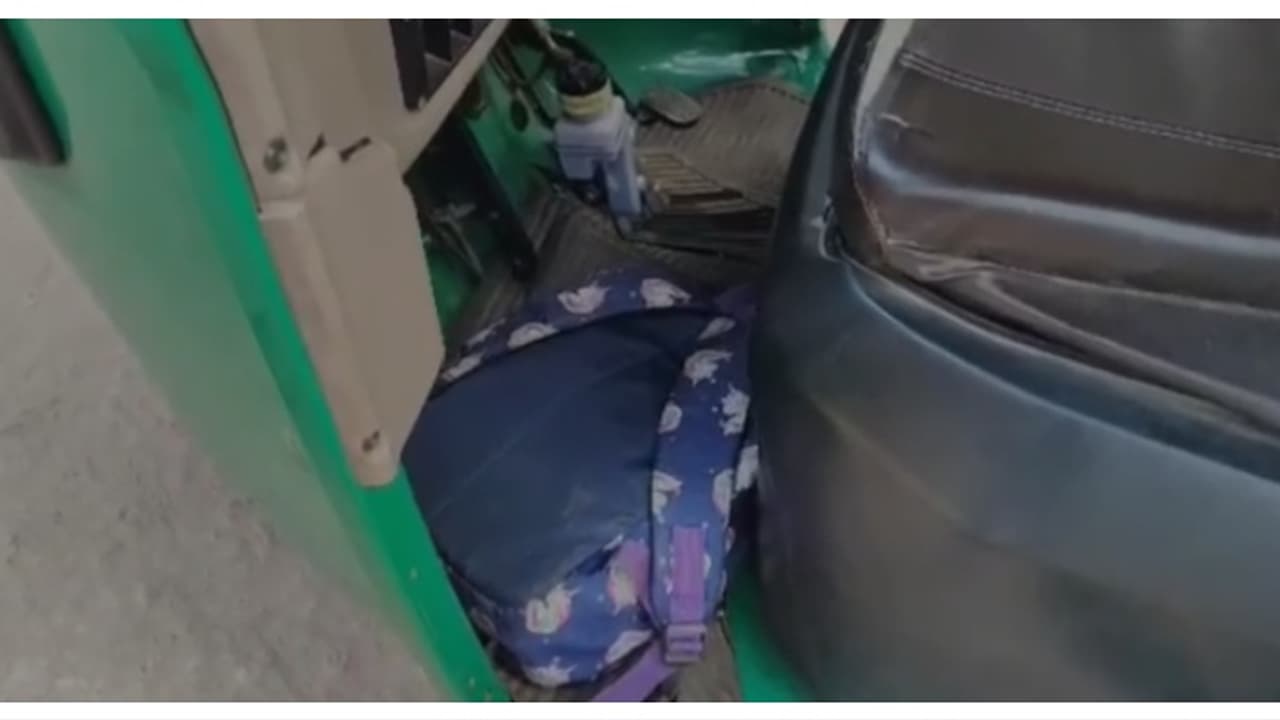 സ്കൂൾ വിദ്യാർത്ഥികളുമായി പോയ ഓട്ടോറിക്ഷ തലകീഴായി മറിഞ്ഞു; അപകടം കുമരനല്ലൂരിൽ സ്കൂൾ വിദ്യാർത്ഥികളുമായി പോയ ഓട്ടോറിക്ഷ തലകീഴായി മറിഞ്ഞു; അപകടം കുമരനല്ലൂരിൽ