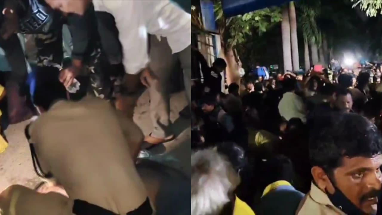 കൂപ്പണ് വിതരണം ക്യൂവിലേക്ക് ആളുകള് ഇടിച്ചുകയറി; നിയന്ത്രണങ്ങളെല്ലാം പാളി, തിരുപ്പതി ദുരന്തത്തിൽ മരണം ആറായി കൂപ്പണ് വിതരണം ക്യൂവിലേക്ക് ആളുകള് ഇടിച്ചുകയറി; നിയന്ത്രണങ്ങളെല്ലാം പാളി, തിരുപ്പതി ദുരന്തത്തിൽ മരണം ആറായി