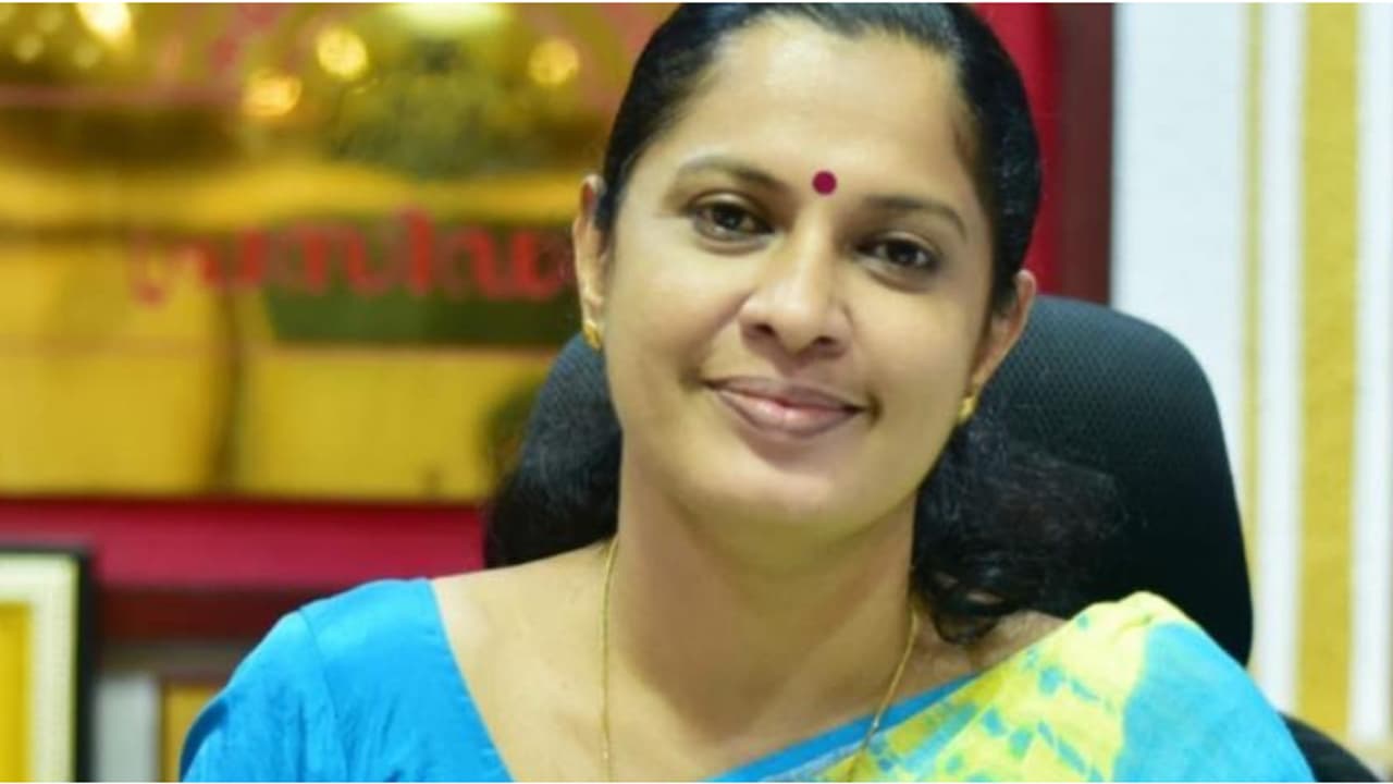 'ഹണിക്ക് കിട്ടിയ നീതി എല്ലാ പെണ്ണുങ്ങൾക്കും കിട്ടട്ടെ';അശ്ലീല കമന്റിട്ടയാളുടെ പേരുമായി പി പി ദിവ്യ, പരാതി നൽകി 'ഹണിക്ക് കിട്ടിയ നീതി എല്ലാ പെണ്ണുങ്ങൾക്കും കിട്ടട്ടെ';അശ്ലീല കമന്റിട്ടയാളുടെ പേരുമായി പി പി ദിവ്യ, പരാതി നൽകി