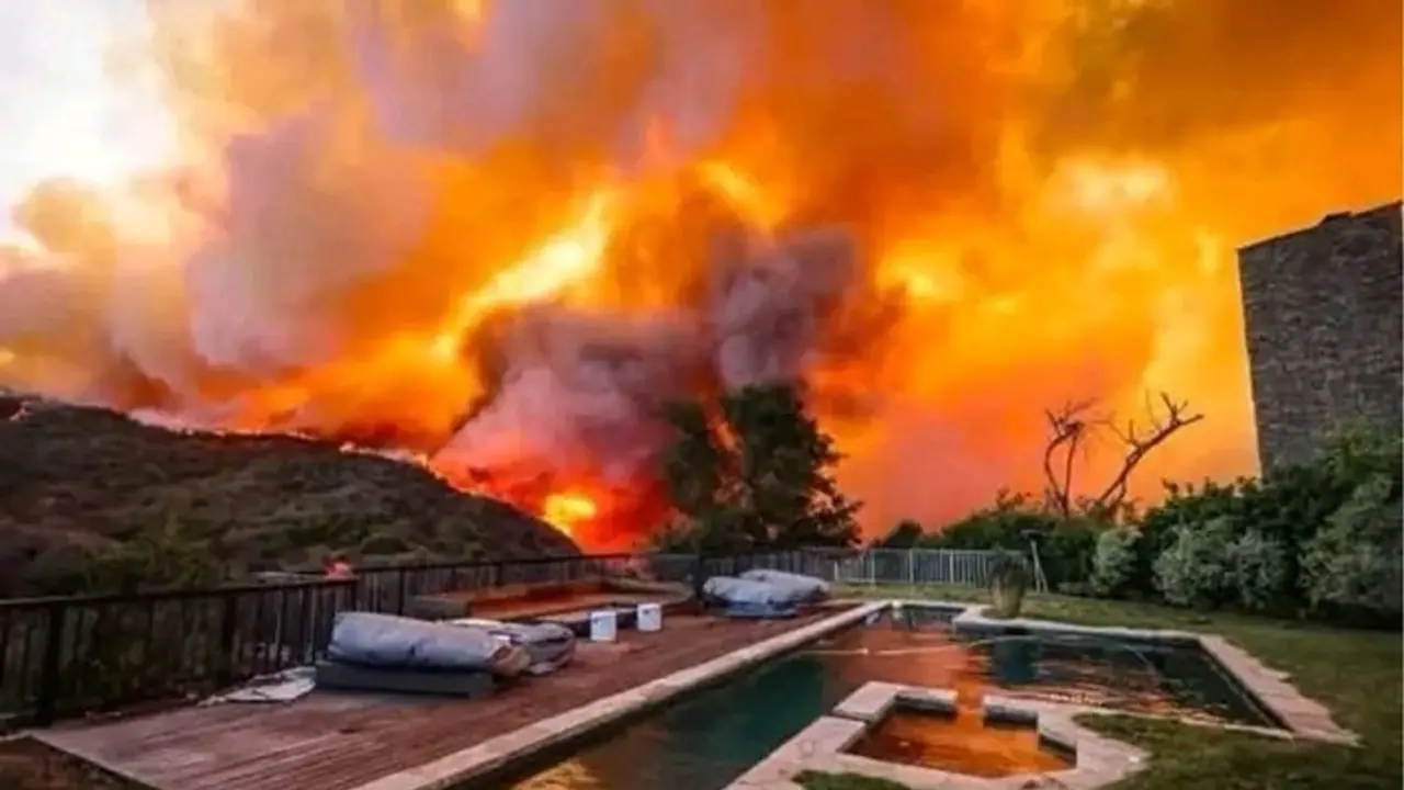 Los Angeles wildfires death toll rises to 10 as crews battle new fire Los Angeles wildfires death toll rises to 10 as crews battle new fire