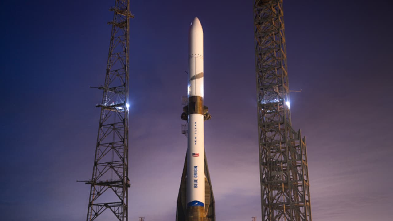 മസ്‌കിന് ചെക്ക് വെക്കാന്‍ ബെസോസ്; ബ്ലൂ ഒറിജിന്‍ ന്യൂ ഗ്ലെന്‍ റോക്കറ്റ് പരീക്ഷണം നാളെ, 320 അടി ഉയരമുള്ള അത്ഭുതം