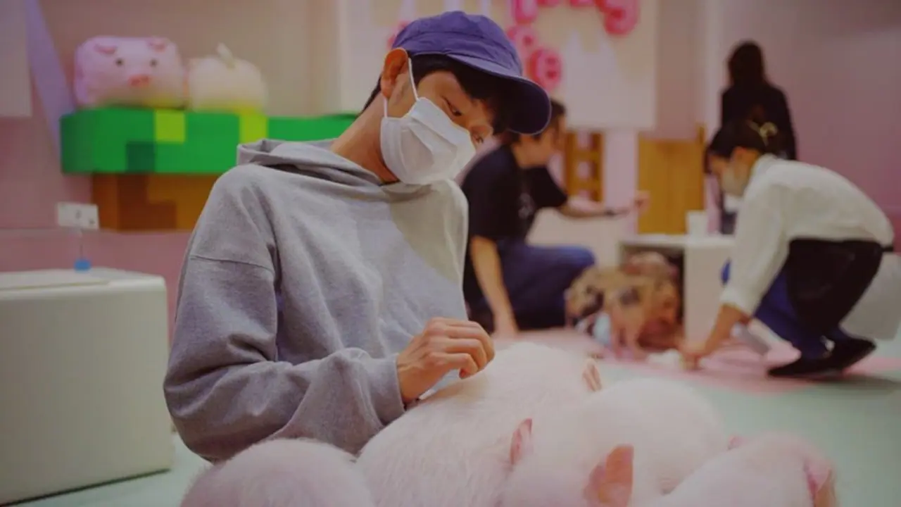 Meet Shoji Morimoto, 41 year old Japanese man who rents himself & makes over Rs 69 lakh by 'doing nothing' Meet Shoji Morimoto, 41 year old Japanese man who rents himself & makes over Rs 69 lakh by 'doing nothing'