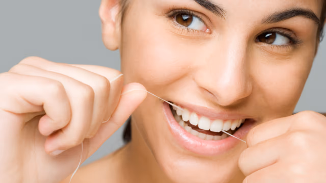 പല്ലുകളുടെ ആരോഗ്യം സംരക്ഷിക്കാന് ശ്രദ്ധിക്കേണ്ട അഞ്ച് കാര്യങ്ങള് പല്ലുകളുടെ ആരോഗ്യം സംരക്ഷിക്കാന് ശ്രദ്ധിക്കേണ്ട അഞ്ച് കാര്യങ്ങള്