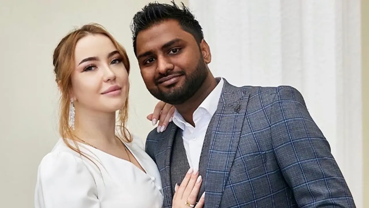 Indian YouTuber's Russian wife harassed at Udaipur's City Palace, his reaction goes viral (WATCH) Indian YouTuber's Russian wife harassed at Udaipur's City Palace, his reaction goes viral (WATCH)