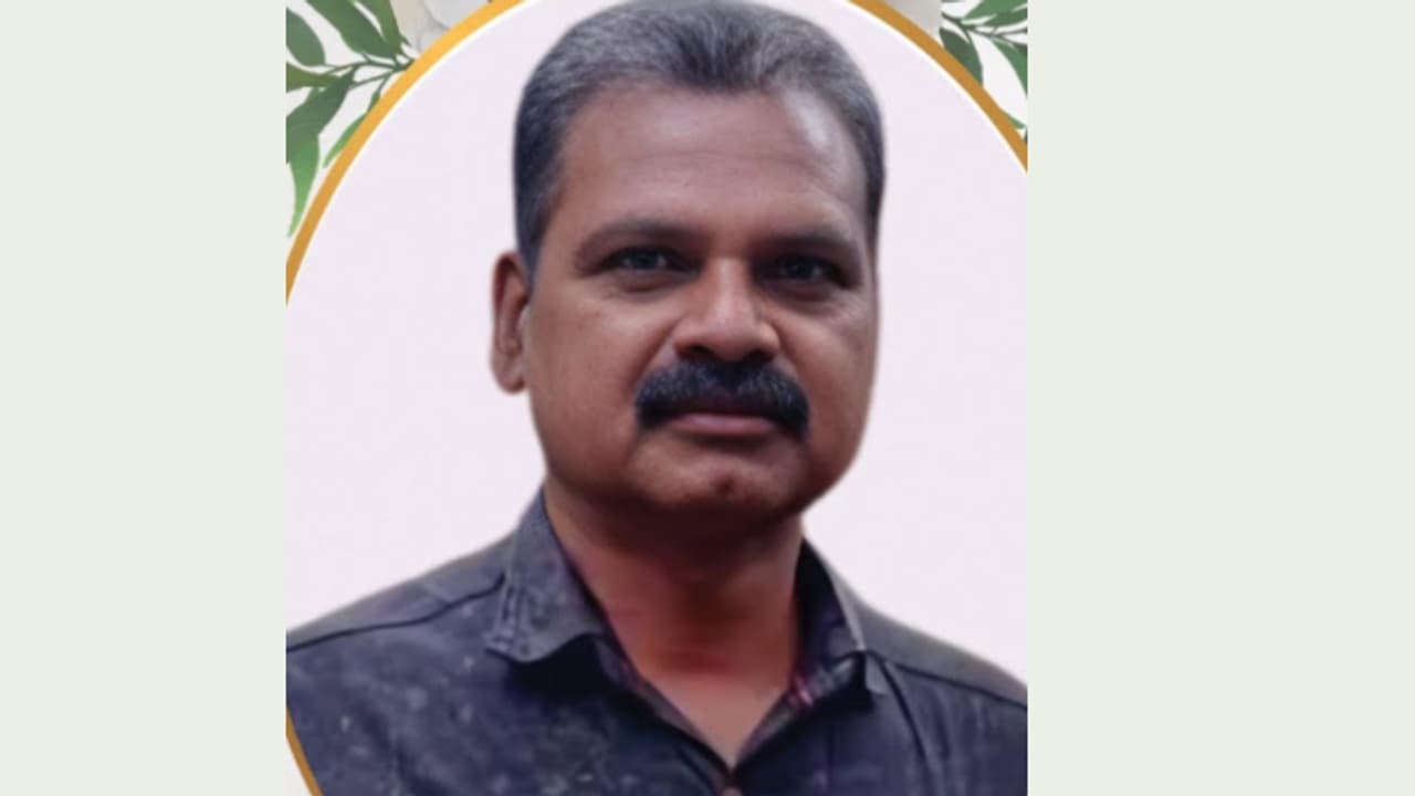 മരുന്നുവാങ്ങാന് പോകവെ ബസില് വെച്ച് അസുഖം കൂടി, ആശുപത്രിയിലെത്തും മുമ്പ് ഹൃദ്രോഗിയായ ഗൃഹനാഥന് ദാരുണാന്ത്യം മരുന്നുവാങ്ങാന് പോകവെ ബസില് വെച്ച് അസുഖം കൂടി, ആശുപത്രിയിലെത്തും മുമ്പ് ഹൃദ്രോഗിയായ ഗൃഹനാഥന് ദാരുണാന്ത്യം