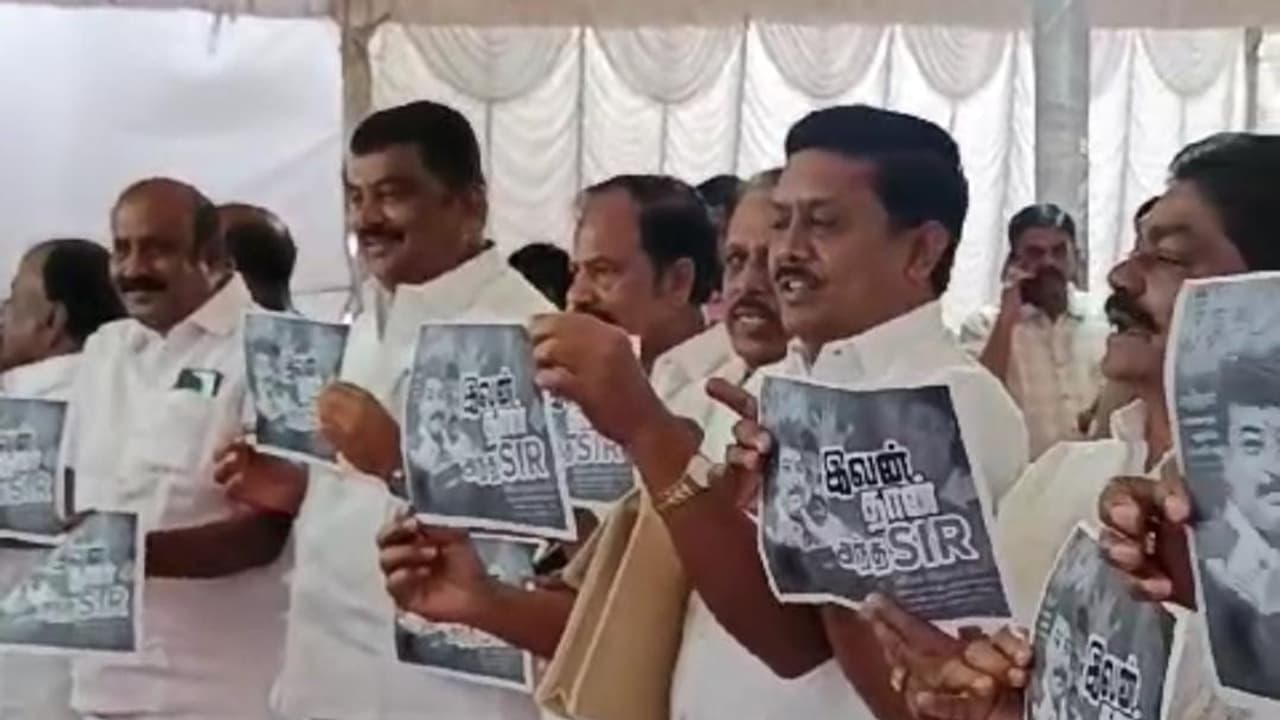 இவன் தான் அந்த சார்.! சட்டப்பேரவையில் அதிமுகவிற்கு போட்டியாக போஸ்டரோடு களம் இறங்கிய திமுக எம்எல்ஏ இவன் தான் அந்த சார்.! சட்டப்பேரவையில் அதிமுகவிற்கு போட்டியாக போஸ்டரோடு களம் இறங்கிய திமுக எம்எல்ஏ