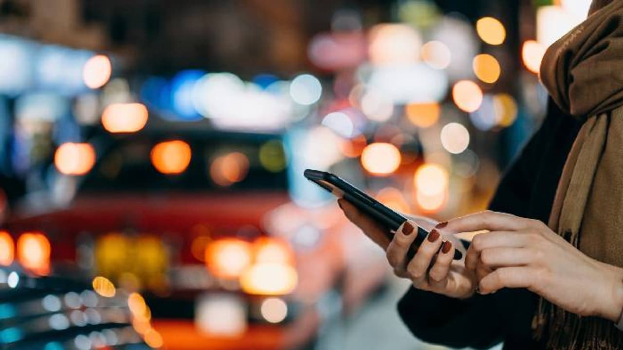 അങ്ങനെ ജോലി പോയിക്കിട്ടി, ഇന്ത്യക്കാരായ ഊബർ ഡ്രൈവർമാരെ അധിക്ഷേപിച്ച് പോസ്റ്റ്, പിരിച്ചുവിട്ടെന്ന് യുവതി