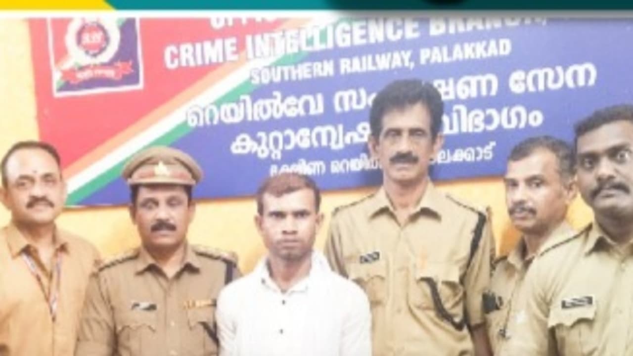 പാലക്കാട് റെയിൽവെ സ്റ്റേഷനിൽ വെച്ച് പിടിയിലായ പശ്ചിമ ബംഗാൾ സ്വദേശിയിൽ നിന്ന് കണ്ടെടുത്തത് 2.05 കിലോ കഞ്ചാവ്