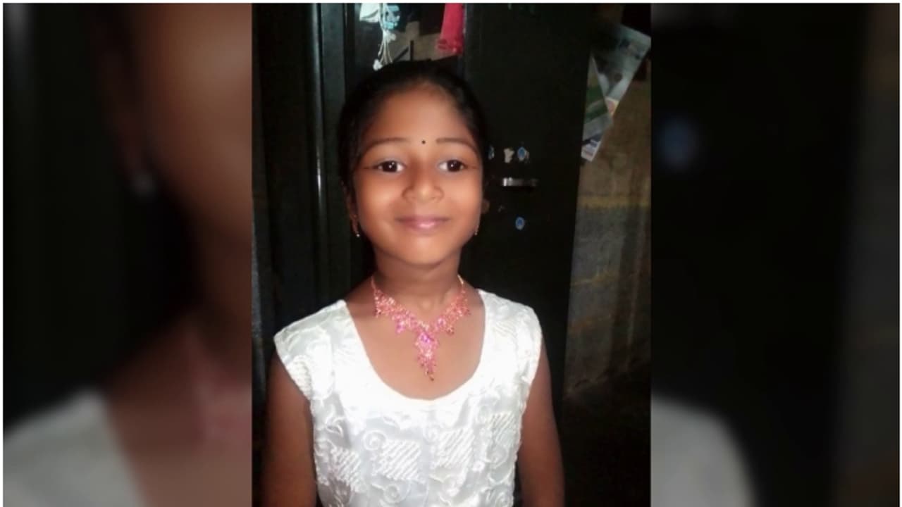 തിരുവനന്തപുരത്ത് സ്കൂൾ ബസ് കയറി രണ്ടാം ക്ലാസ് വിദ്യാർത്ഥിനിക്ക് ദാരുണാന്ത്യം തിരുവനന്തപുരത്ത് സ്കൂൾ ബസ് കയറി രണ്ടാം ക്ലാസ് വിദ്യാർത്ഥിനിക്ക് ദാരുണാന്ത്യം