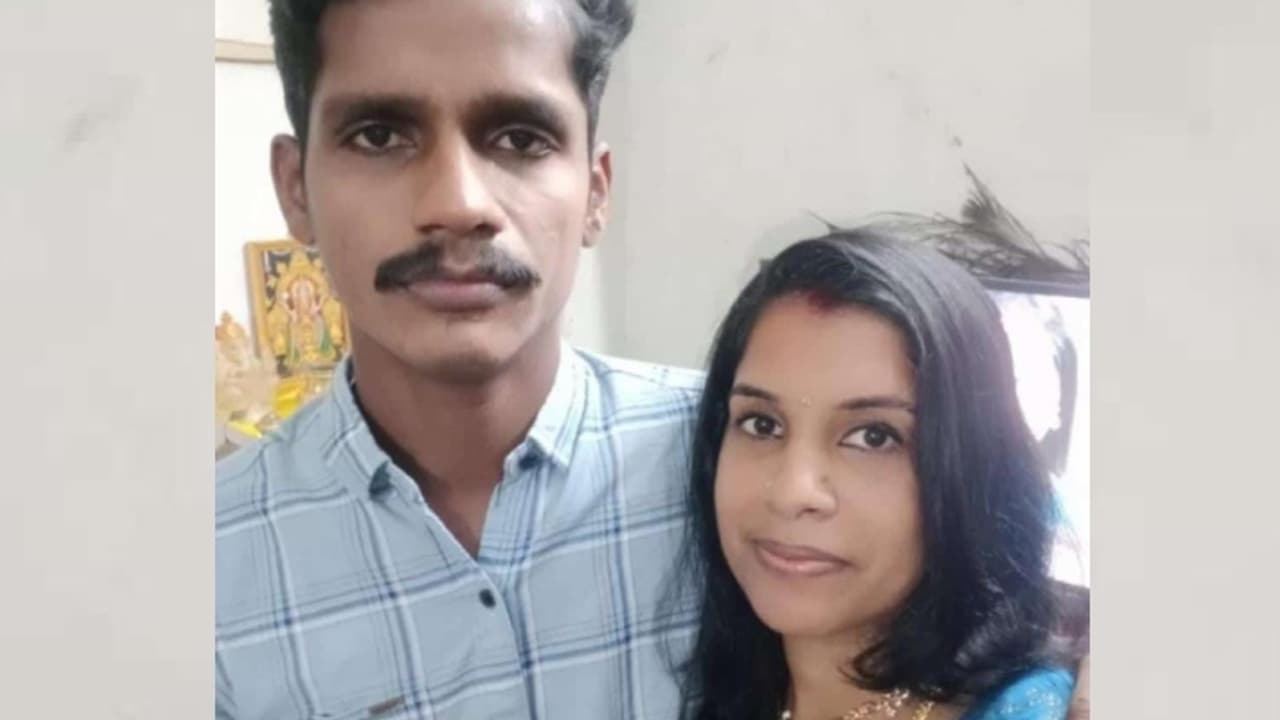 ഭാര്യയെയും ഭർത്താവിനെയും വാടകവീട്ടിൽ തൂങ്ങിമരിച്ച നിലയിൽ കണ്ടെത്തി; സംഭവം മലപ്പുറത്ത് ഭാര്യയെയും ഭർത്താവിനെയും വാടകവീട്ടിൽ തൂങ്ങിമരിച്ച നിലയിൽ കണ്ടെത്തി; സംഭവം മലപ്പുറത്ത്