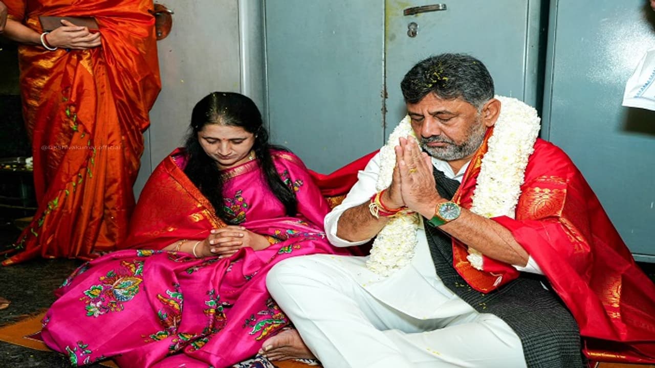 ತೊಂದರೆ ಕೊಡುವವರಿಂದ ರಕ್ಷಣೆಗೆ ಹೋಮ: ಡಿ.ಕೆ.ಶಿವಕುಮಾರ್ ತೊಂದರೆ ಕೊಡುವವರಿಂದ ರಕ್ಷಣೆಗೆ ಹೋಮ: ಡಿ.ಕೆ.ಶಿವಕುಮಾರ್