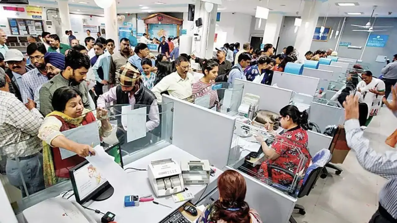 ಮೇ 1ರಿಂದ 15 ಬ್ಯಾಂಕ್‌ಗಳ ವಿಲೀನ; ಇಲ್ಲಿ ನಿಮ್ಮ ಖಾತೆ ಇದೆಯಾ? ಗ್ರಾಹಕರ ಹಣ ಏನಾಗುತ್ತೆ? 