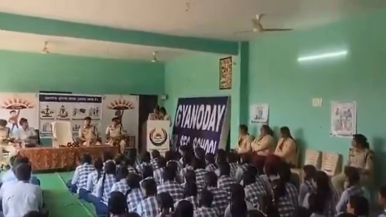 DIG gives tips to girl students on how to produce 'bright' babies at Madhya Pradesh school, sparks row (WATCH)