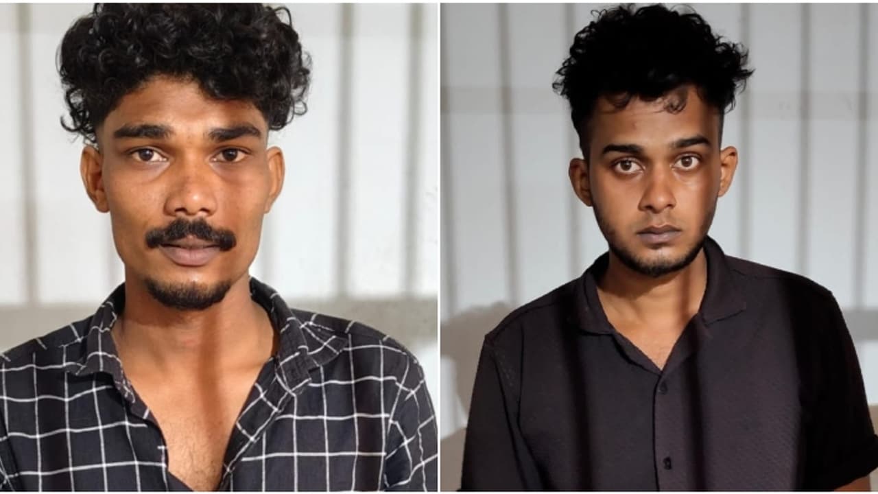 പാലക്കാട് വന്ലഹരിവേട്ട; മെത്താഫിറ്റമിനും കഞ്ചാവുമായി രണ്ട് യുവാക്കൾ പിടിയിൽ, മോട്ടോർ സൈക്കിളും പിടിച്ചെടുത്തു പാലക്കാട് വന്ലഹരിവേട്ട; മെത്താഫിറ്റമിനും കഞ്ചാവുമായി രണ്ട് യുവാക്കൾ പിടിയിൽ, മോട്ടോർ സൈക്കിളും പിടിച്ചെടുത്തു