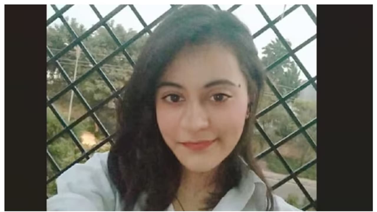 'എന്‍റെ അച്ഛന് ഒരു ജോലി നല്‍കാമോ?'; മകളുടെ ഹൃദയഹാരിയായ ലിങ്ക്ഡ്ഇന്‍ കുറിപ്പ് വൈറൽ 