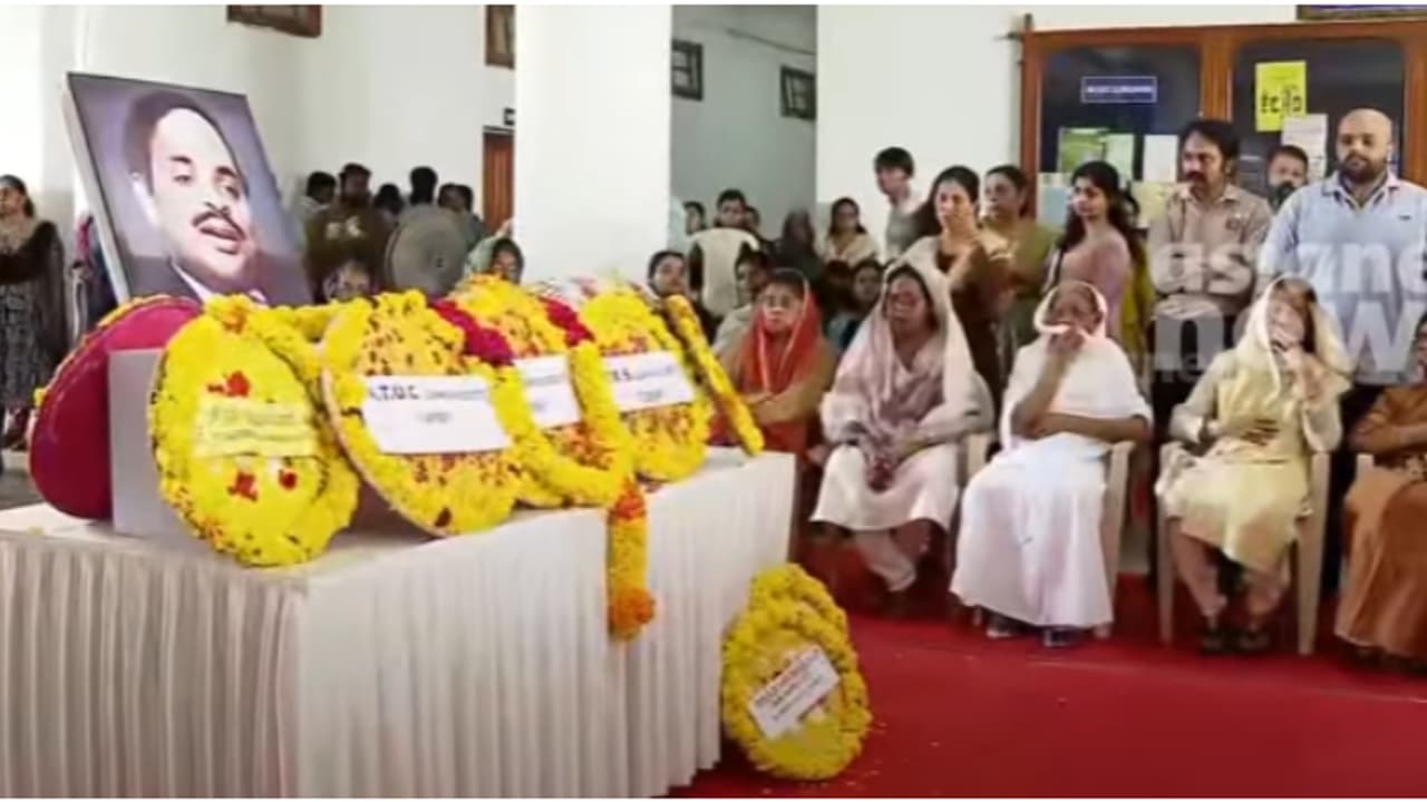 ഇ എം താഹയ്ക്ക് അന്ത്യാഞ്ജലിയുമായി പി എ അസീസ് എൻജിനീയറിങ് കോളജിലെ വിദ്യാർത്ഥികളും അധ്യാപകരും; സംസ്കാരം ഇന്ന് ഇ എം താഹയ്ക്ക് അന്ത്യാഞ്ജലിയുമായി പി എ അസീസ് എൻജിനീയറിങ് കോളജിലെ വിദ്യാർത്ഥികളും അധ്യാപകരും; സംസ്കാരം ഇന്ന്