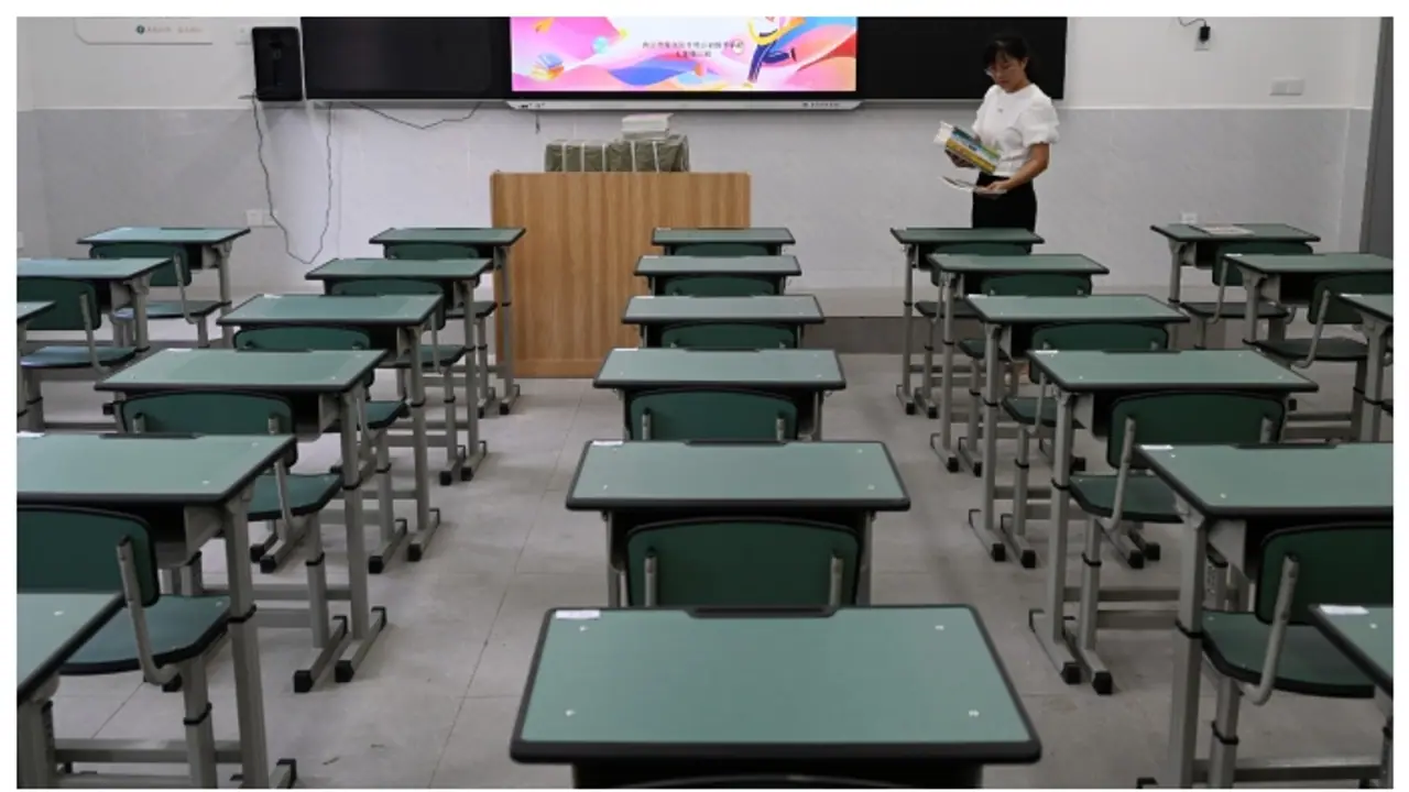 വിദ്യാര്ത്ഥികൾ ആത്മഹത്യ ചെയ്താൽ 'തങ്ങൾ ഉത്തരവാദികൾ അല്ലെ'ന്ന് എഴുതി വാങ്ങി സ്കൂൾ അധികൃതർ; സംഭവം ചൈനയില് വിദ്യാര്ത്ഥികൾ ആത്മഹത്യ ചെയ്താൽ 'തങ്ങൾ ഉത്തരവാദികൾ അല്ലെ'ന്ന് എഴുതി വാങ്ങി സ്കൂൾ അധികൃതർ; സംഭവം ചൈനയില്