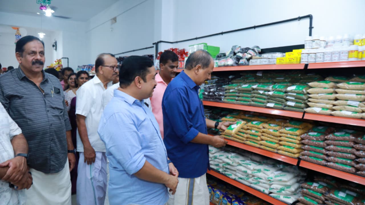 സംസ്ഥാനത്തെ എല്ലാ മാവേലി സ്‌റ്റോറുകളും സൗകര്യമുള്ള സൂപ്പർമാര്‍ക്കറ്റുകളാക്കി മാറ്റും; പ്രഖ്യാപനവുമായി മന്ത്രി