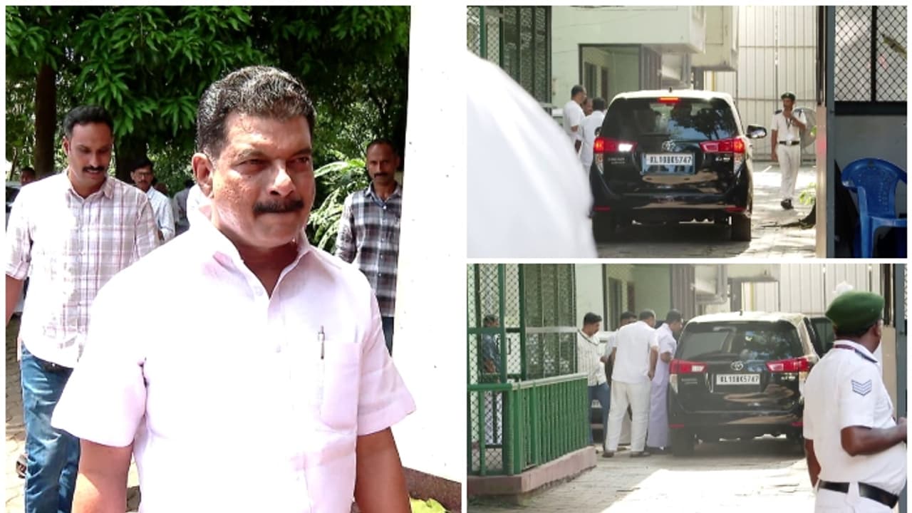 എംഎൽഎ ബോർഡ് ഇല്ല; അഭ്യൂഹങ്ങൾക്കിടെ കാറിലെ എംഎൽഎ ബോർഡ് എടുത്തുമാറ്റി അൻവർ; സ്പീക്കറെ കാണാൻ നിയമസഭയിലേക്ക് എംഎൽഎ ബോർഡ് ഇല്ല; അഭ്യൂഹങ്ങൾക്കിടെ കാറിലെ എംഎൽഎ ബോർഡ് എടുത്തുമാറ്റി അൻവർ; സ്പീക്കറെ കാണാൻ നിയമസഭയിലേക്ക്