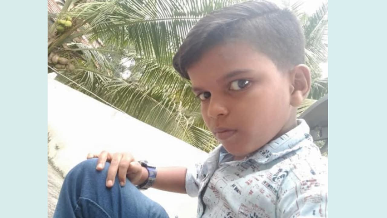 മസാജ് യന്ത്രത്തിൽ നിന്ന് ഷോക്കേറ്റു; മലപ്പുറത്ത് വിദ്യാത്ഥിക്ക് ദാരുണാന്ത്യം മസാജ് യന്ത്രത്തിൽ നിന്ന് ഷോക്കേറ്റു; മലപ്പുറത്ത് വിദ്യാത്ഥിക്ക് ദാരുണാന്ത്യം