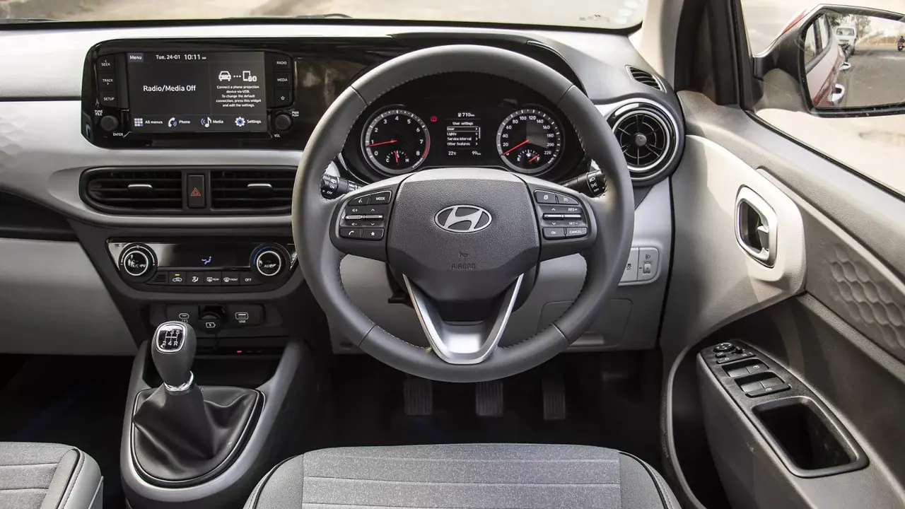 പഴയ മോഡലുകൾ സ്റ്റോക്കിൽ, നേരിട്ട് നാലുലക്ഷം രൂപ വിലക്കിഴിവ് പ്രഖ്യാപിച്ച് കമ്പനി പഴയ മോഡലുകൾ സ്റ്റോക്കിൽ, നേരിട്ട് നാലുലക്ഷം രൂപ വിലക്കിഴിവ് പ്രഖ്യാപിച്ച് കമ്പനി