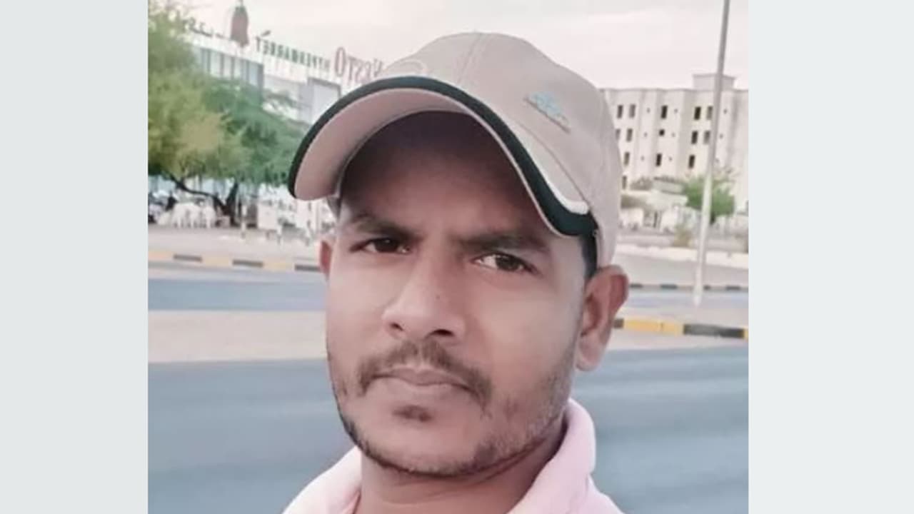 ക്രിക്കറ്റ് കളിക്കുന്നതിനിടെ ഹൃദയാഘാതം; പ്രവാസി മലയാളി മരിച്ചു ക്രിക്കറ്റ് കളിക്കുന്നതിനിടെ ഹൃദയാഘാതം; പ്രവാസി മലയാളി മരിച്ചു