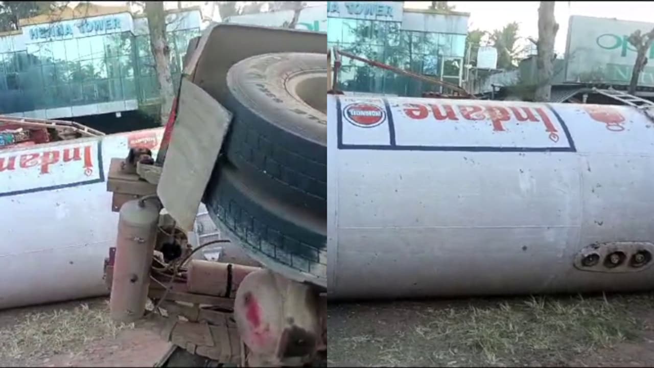 കായംകുളത്ത് ഗ്യാസ് ടാങ്കര് മറിഞ്ഞ സംഭവം ; യാത്രക്കാർക്ക് അറിയിപ്പുമായി പൊലീസ്, ദേശീയപാതയിൽ ഗതാഗത നിയന്ത്രണം കായംകുളത്ത് ഗ്യാസ് ടാങ്കര് മറിഞ്ഞ സംഭവം ; യാത്രക്കാർക്ക് അറിയിപ്പുമായി പൊലീസ്, ദേശീയപാതയിൽ ഗതാഗത നിയന്ത്രണം